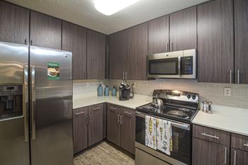 Stainless steel appliances at Quail Ridge Apartment Homes, Bartlett